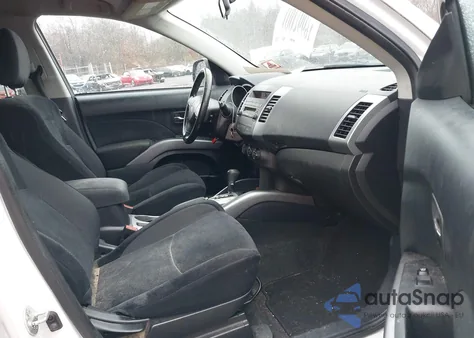 2010 Mitsubishi Outlander Es z USA, uszkodzony, nr VIN JA4AT2AW1AZ012742